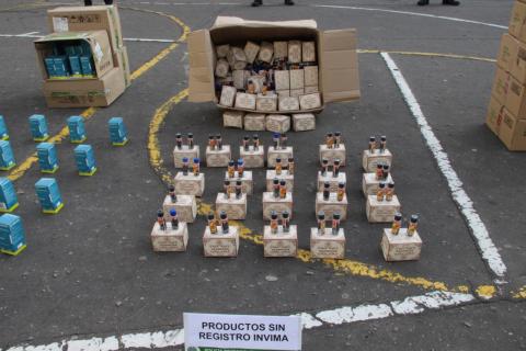 Policía de Bogotá propina golpe a falsificadores de medicamentos - FOTO: Prensa Mebog