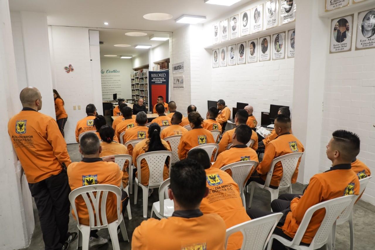 Los reclusos de la Cárcel Distrital de Bogotá felices en el programa 