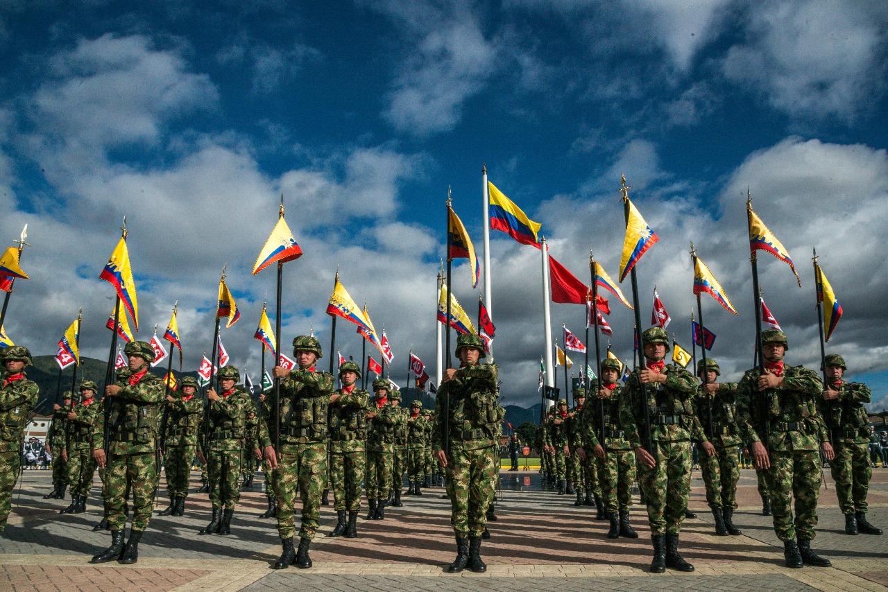 Desfile Militar por el 20 de julio en Bogotá