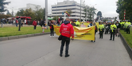 Manifestación por la calle 26 por profesores