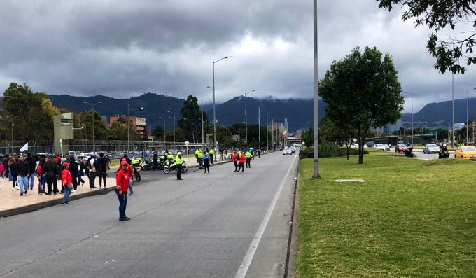 Manifestación llega a la calle 26