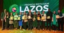 Foto de reconocimientos en los Premios Lazos 2025.
