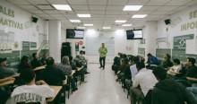 Foto de asistentes en un curso pedagógico por multas tránsito Bogotá