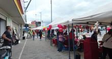 Foto de feria de emprendimientos en la calle 72 
