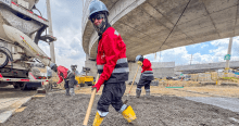 Foto de unas personas en una obra de Bogotá 