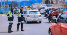 Foto de agentes de tránsito en una vía de Bogotá 