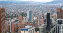 Foto panorámica de Bogotá con día nubado.