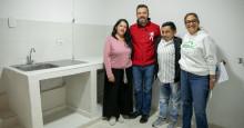 Foto del alcalde Carlos Fernando Galán durante la entrega de mejoramientos de vivienda en el sur de Bogotá.