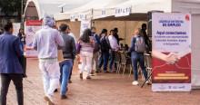 Foto de bogotanos y bogotanas accediendo a servicios de la Agencia Distrital de Empleo.