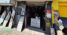 Foto de un negocio cerca de la Línea 1 del Metro 