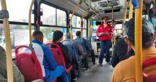 Foto al interior de un bus de TransMilenio en Bogotá.