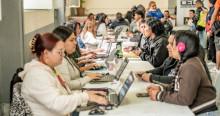 Foto de bogotanos y bogotanas accediendo a servicios de la Agencia Distrital de Empleo en Bogotá.