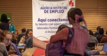Foto de bogotanos y bogotanas accediendo a servicios de la Agencia Distrital de Empleo.