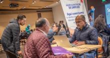 Foto de bogotanos y bogotanas accediendo a servicios de la Agencia Distrital de Empleo de Bogotá.