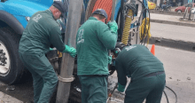 Trabajadores del Acueducto de Bogotá.