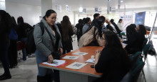 Foto de bogotanos y bogotanas asistentes a una Feria de Empleo.