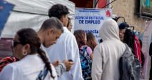 Foto de bogotanos y bogotanas accediendo a servicios de la Agencia Distrital de Empleo.
