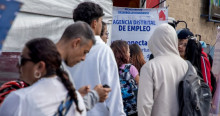 Foto de bogotanos y bogotanas accediendo a servicios de la Agencia Distrital de Empleo en Bogotá.