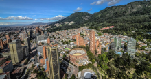 Imagen panorámica de Bogotá donde se evidencia un día soleado.