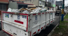 Foto que muestra un carro recolector con residuos en las calles 