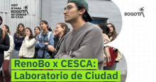 Estudiantes reunidos con texto RenoBo y CESCA: Laboratorio de Ciudad