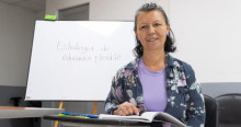 Foto de una vendedora del IPES en procesos de bachillerato en Bogotá.