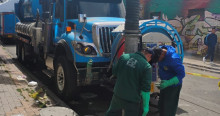 Foto que muestra trabajadores del Acueducto de Bogotá 