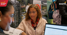 Foto que muestra una señora sonriente 