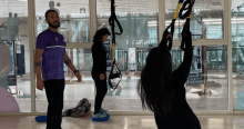 Imagen de varias personas en el gimnasio del CEFE Chapinero tomando la masterclass