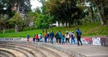 personas caminando por el centro de Bogotá