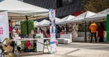 Foto de una feria de emprendedores en Bogotá.