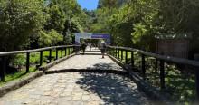 sendero de Monserrate con personas recorriéndolo