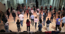 Imagen de varias personas tomando las clases de salsa y bachata en el CEFE Chapinero.
