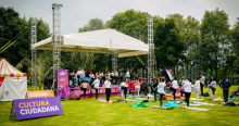 Imagen de varias personas disfrutando de las actividades del Festival Clama en 2025.