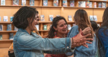 Imagen de Usuarios de las bibliotecas públicas de Bogotá sonriendo 