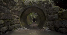 Foto que muestra un túnel y una salida de agua 
