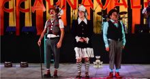 Imagen de dos payasos y una payasa en escena.