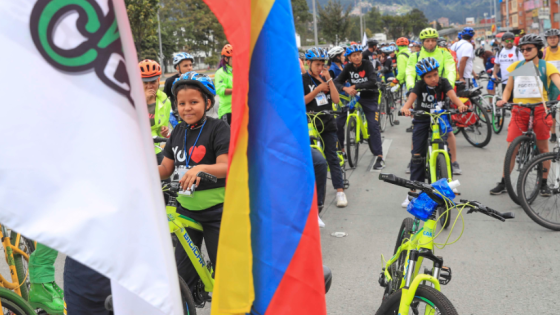 Más de 1.000 niños de todos los rincones del municipio de Cundinamarca pedalean en la BiciCar, una propuesta de movilidad limpia impulsada por la Corporación Autónoma Regional de Cundinamarca (CAR).