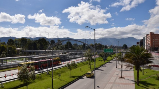 Plano general de la calle 26 en Bogotá.