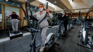 Mujeres haciendo ejercicios