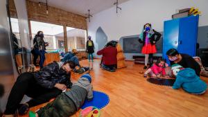 padres con sus hijos