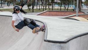 Una joven practicando 