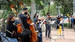 La Orquesta Filarmónica de Bogotá en un gesto de empatía con los jóvenes se tomará las calles para manifestarse con música, por la NO Violencia. Foto: OFB.