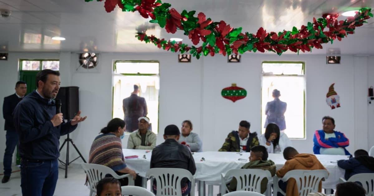 Foro del alcalde Galán durante el almuerzo de fin de año con víctimas del conflicto en Bogotá.