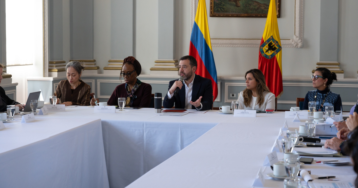 Imagen del alcalde Carlos Fernando Galán en la reunión 