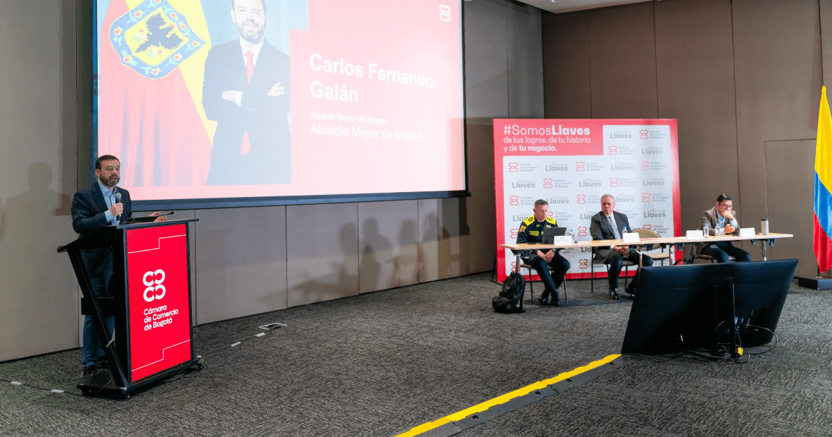 Imagen del alcalde Carlos Fernando Galán hablando 