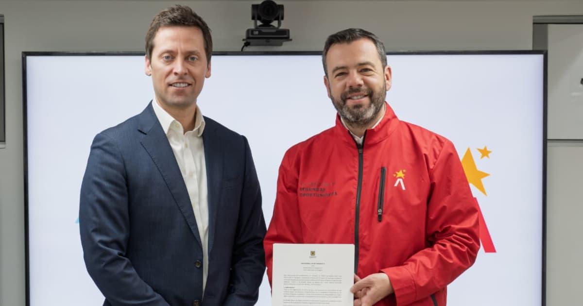 Brandon Yoder, vicepresidente de las Américas de Ten y el alcalde Carlos Fernando Galán