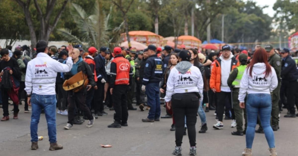 Equipo de gestoras y gestores de Diálogo Social durante manifestación ciudadana.