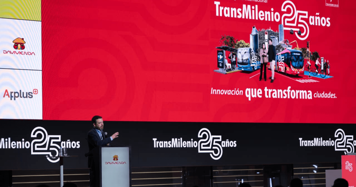 Imagen del alcalde Galán en en el Congreso de TransMilenio 25 años