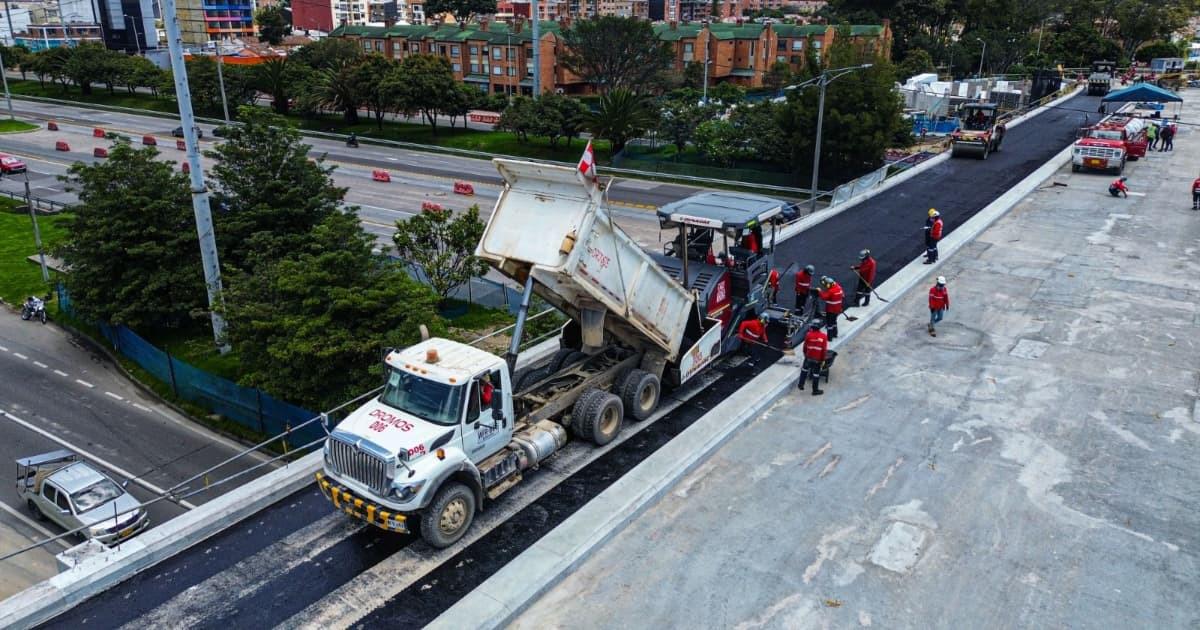 Foto de obras de construcción del nuevo puente vehicular de la cale 153 con autopista Norte.